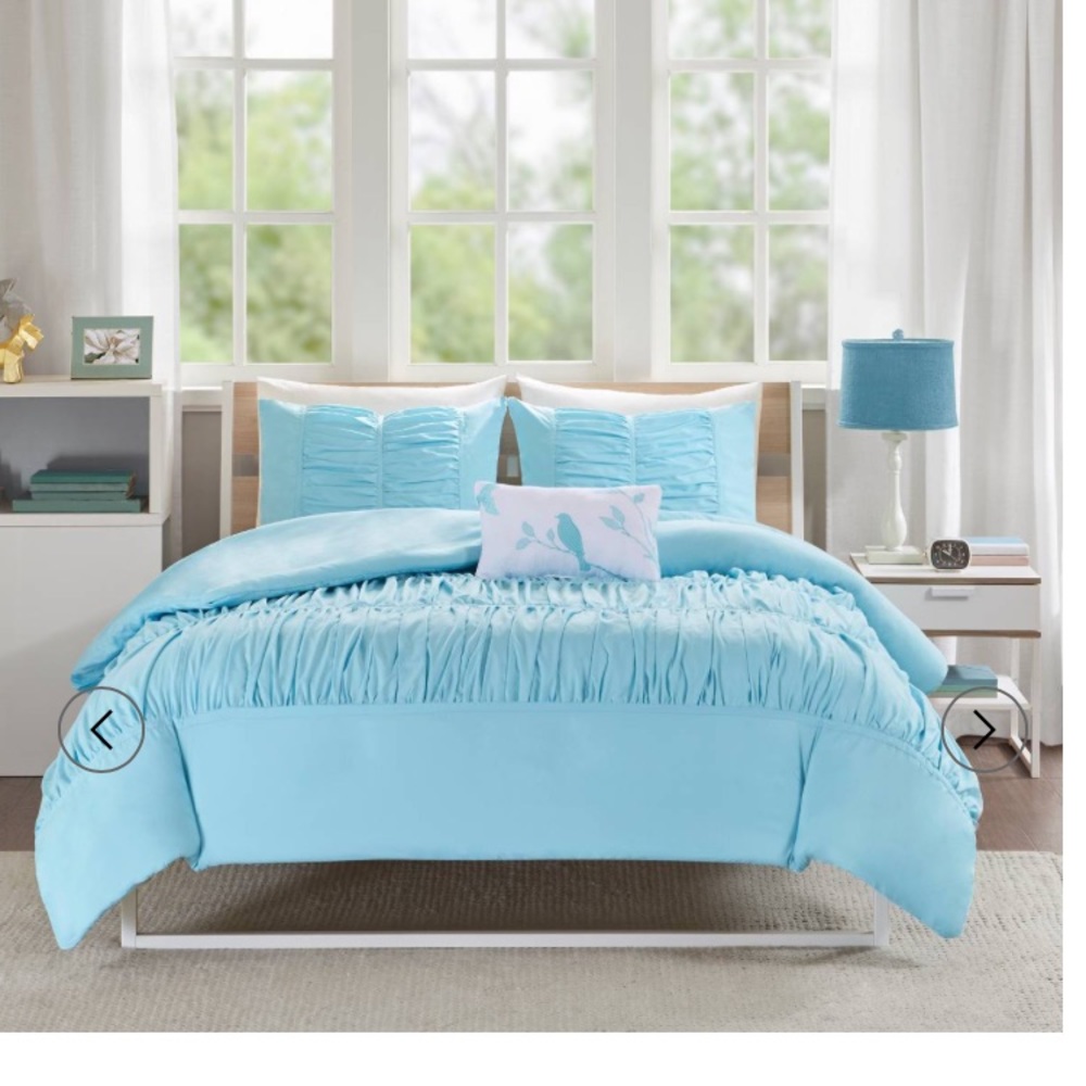 Blue ruched king size duvet cover and 2 shams